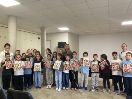 Среща с авторката на поредицата…