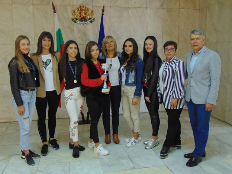 Росица Антонова и Найден Косев поздравиха шуменските мажоретки за ...