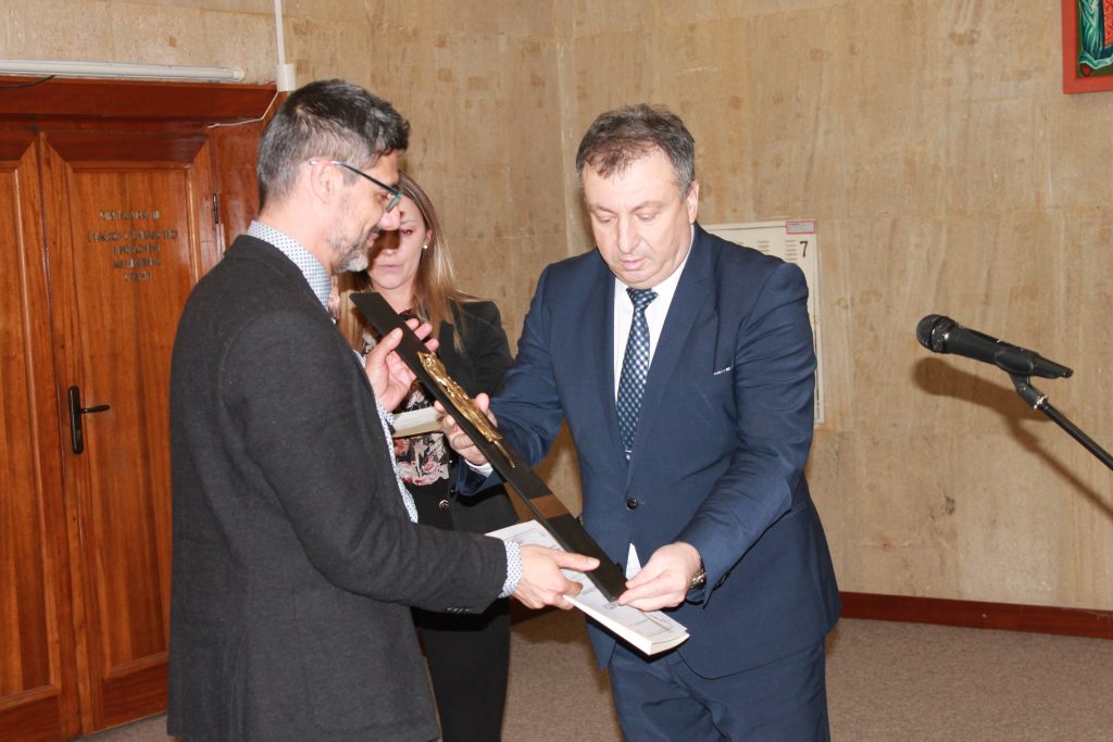 Кметът проф. Христо Христов връчи националната награда за поезия „Иван ...